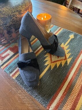 Gray Bow-Accent Women's Heels